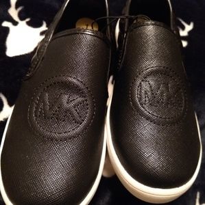 Blk MK slide on shoes. Never been worn